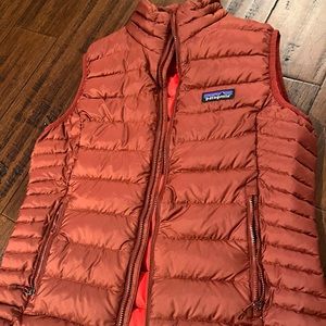 Patagonia down sweater vest Womens size small.